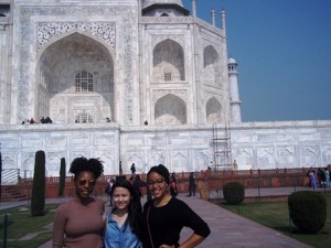 Group in front of Taj Mahal Hibatullah Wilson 16W India ENGL sm