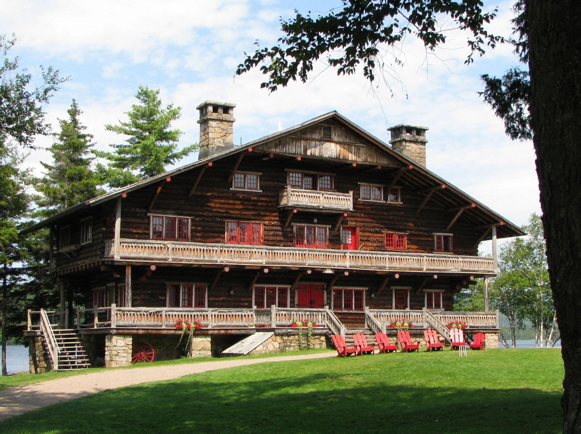 Fig. 1. Façade of building in combination of log cabin architecture with Swiss chalet influences. 