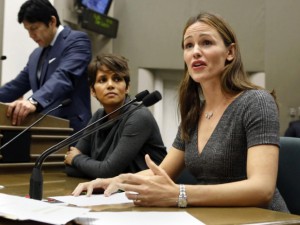 Image of Jennifer Garner and Halle Berry making statements in court.