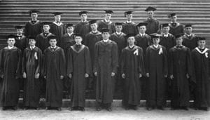 The graduating class of Delaware College in 1910.